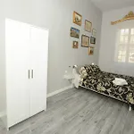 Paulos מלון דירות 4*