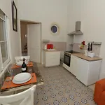 Paulos מלון דירות