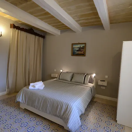 Paulos Apartmanhotel