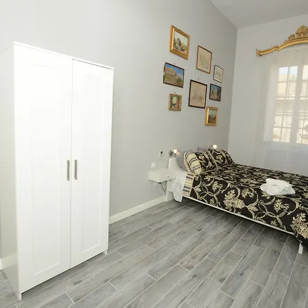 Paulos Aparthotel 4*