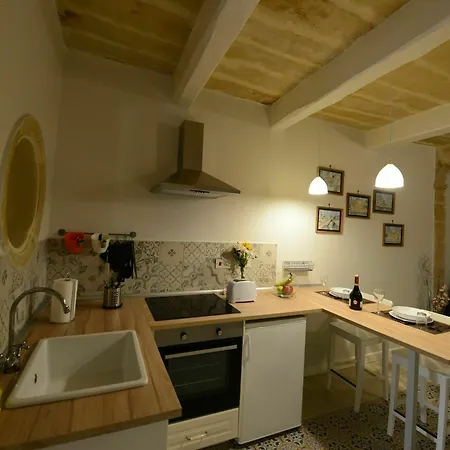 Paulos Aparthotel 4*