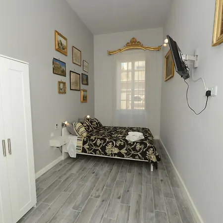 Paulos Apartmanhotel 4*