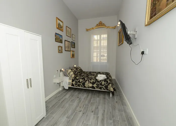 Paulos Aparthotel 4*