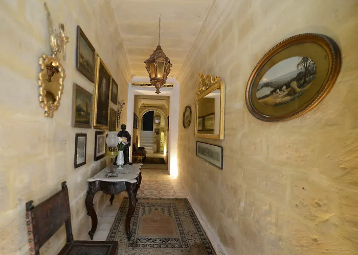 Paulos Aparthotel La Valletta